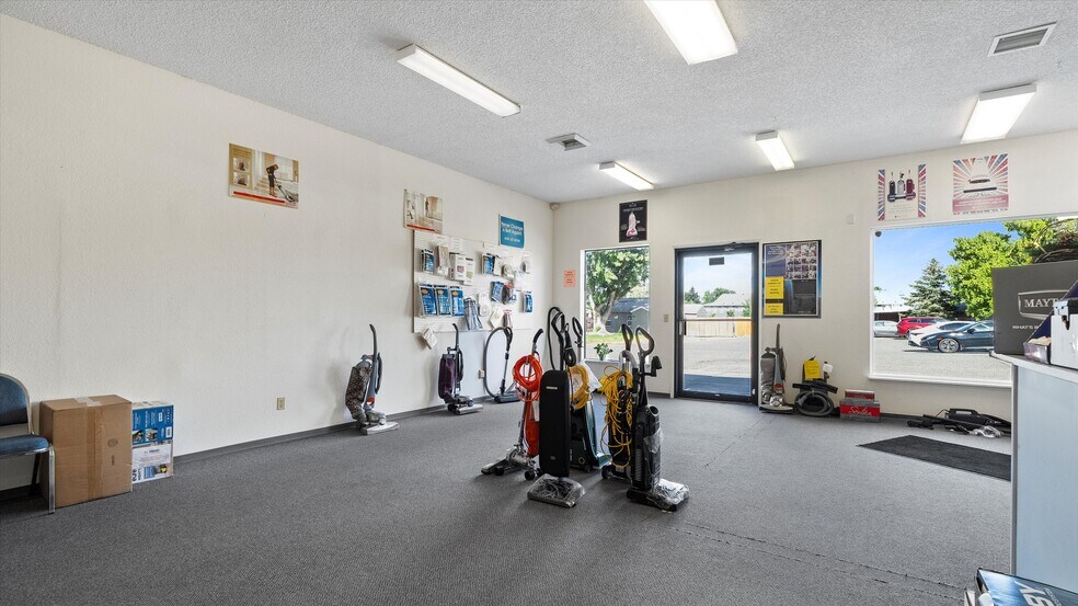 More Photos Of 5804 W Clearwater Ave, Kennewick Freestanding For Sale