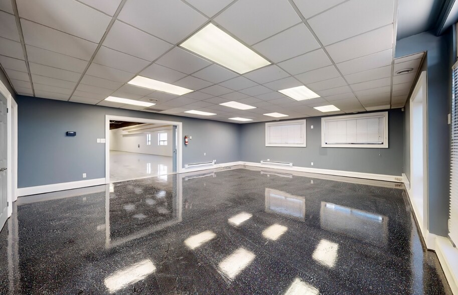 More Photos Of 11 Millwick Dr, Toronto Manufacturing For Lease