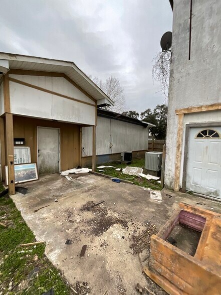 More Photos Of 609 Oak St, La Marque Warehouse For Sale