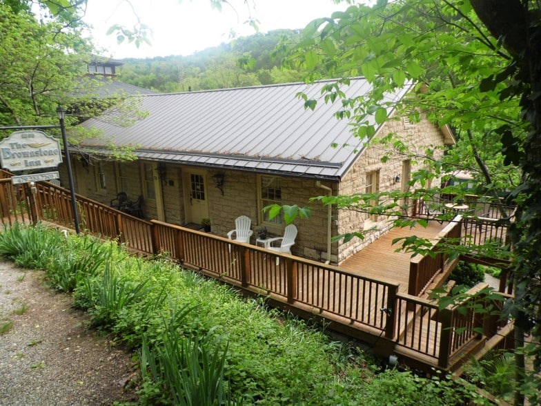 More Photos Of 75 Hillside Ave, Eureka Springs Hospitality For Sale