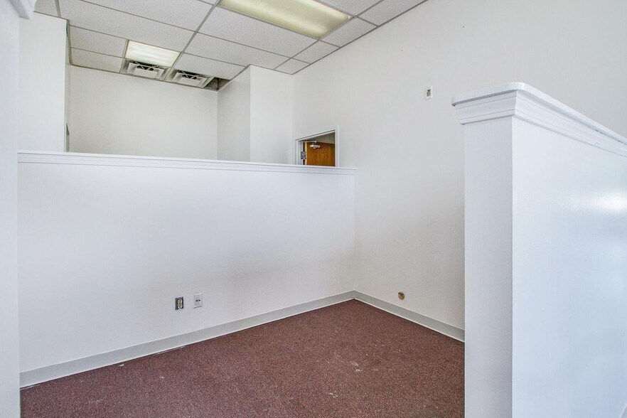 More Photos Of 600 N Clark St, Albion Auto Dealership For Sale
