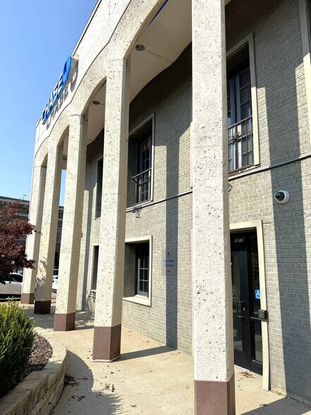 More Photos Of 75 W Lockwood Ave, Webster Groves Loft Creative Space For Lease