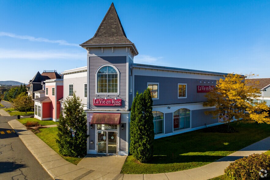 More Photos Of 105 Boul Du Carrefour, Bromont General Retail For Lease