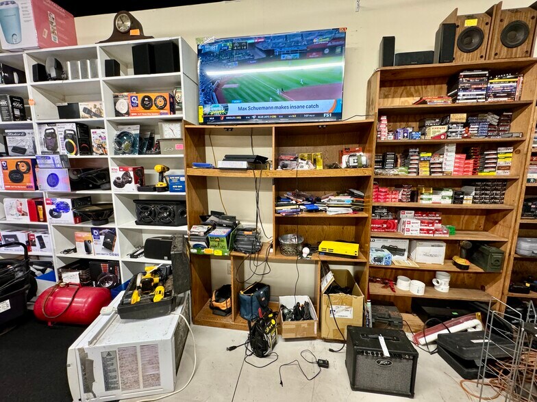 More Photos Of 300 W Broadway St, Morrilton Storefront For Sale