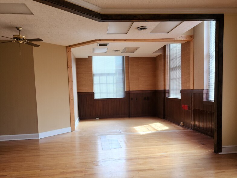 More Photos Of 133 W Main St, Manchester Office For Sale