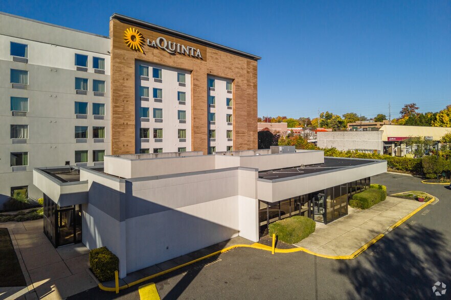 55 Hampton Park Blvd, Capitol Heights, MD 20743 Hospitality For Lease