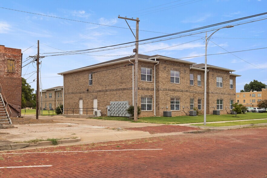More Photos Of 201 N 3rd St, Ponca City Apartments For Sale