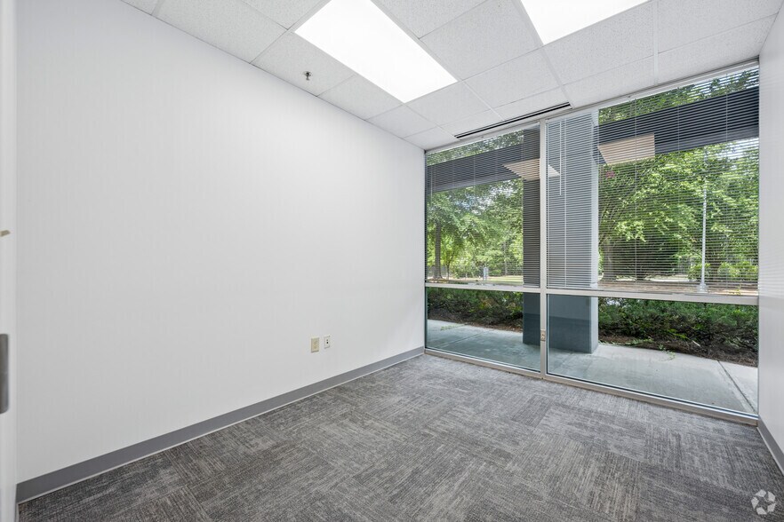 More Photos Of 125 Southside Ct, McDonough Distribution For Lease