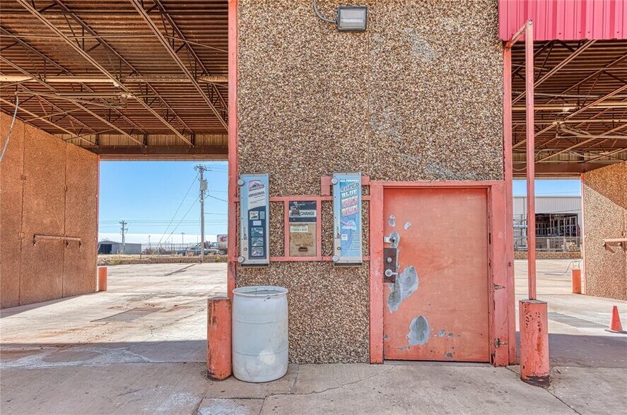 More Photos Of 120 Sooner rd, Elk City Carwash For Sale