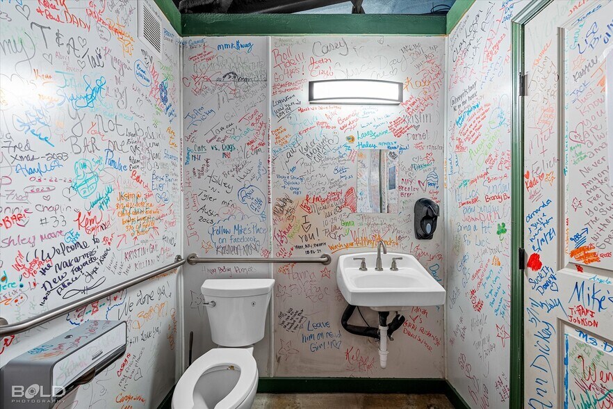 More Photos Of 7318 Ida State Line rd, Ida Bar For Sale