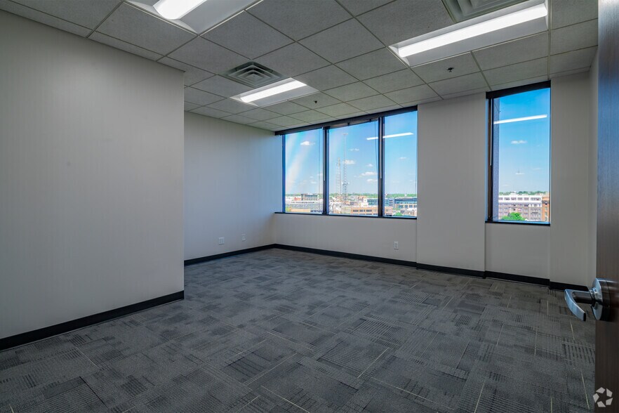 More Photos Of 711 Navarro St, San Antonio Office For Lease