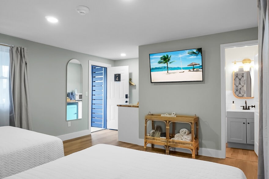 More Photos Of 213 Raleigh Ave, Carolina Beach Hotel For Sale