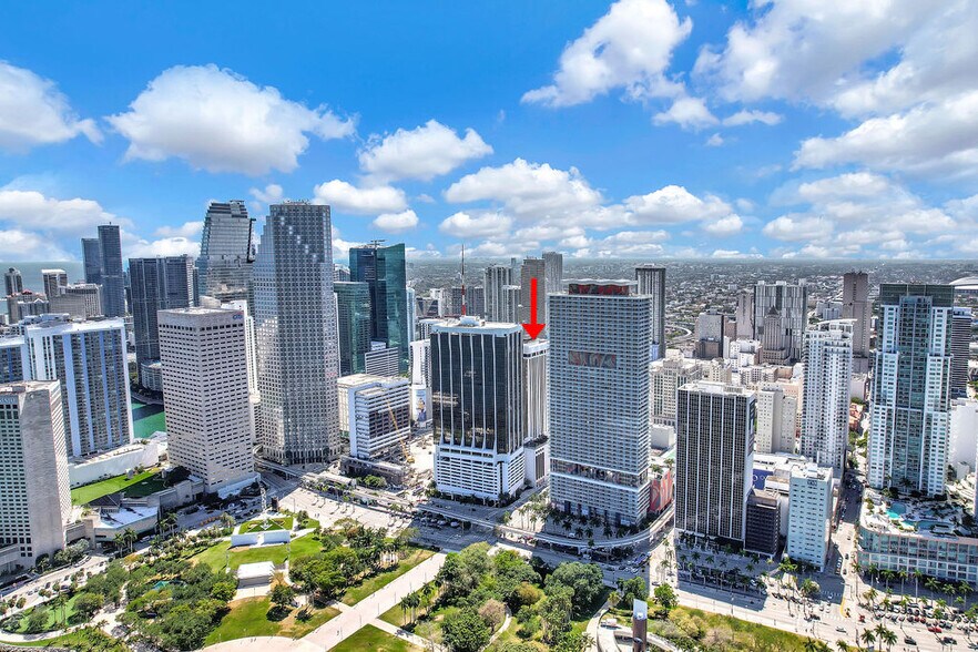 More Photos Of 1 SE 3rd Ave, Miami Office For Lease