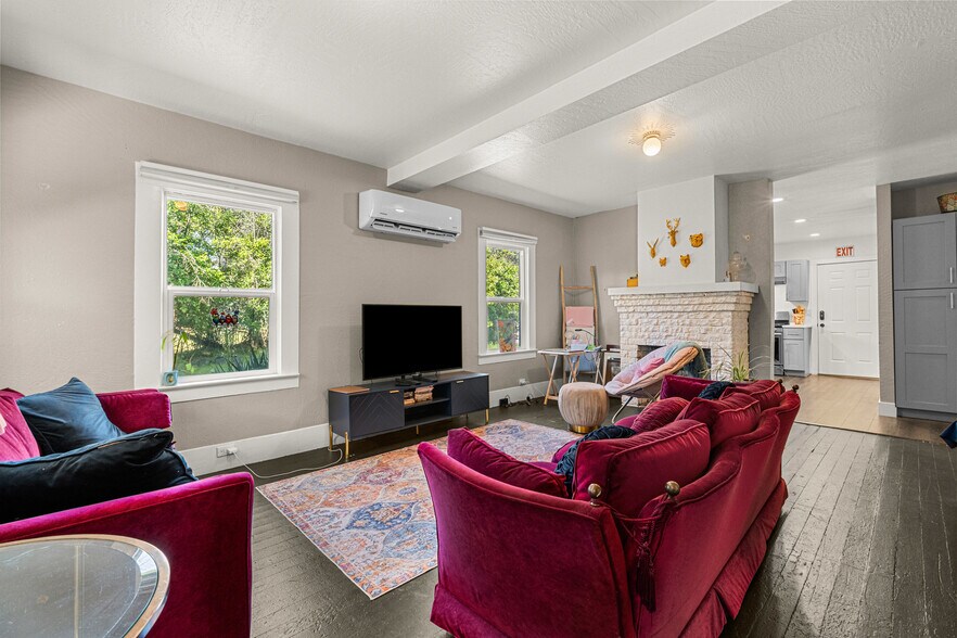 More Photos Of 320 Taylor Rd, Newcastle Specialty For Sale