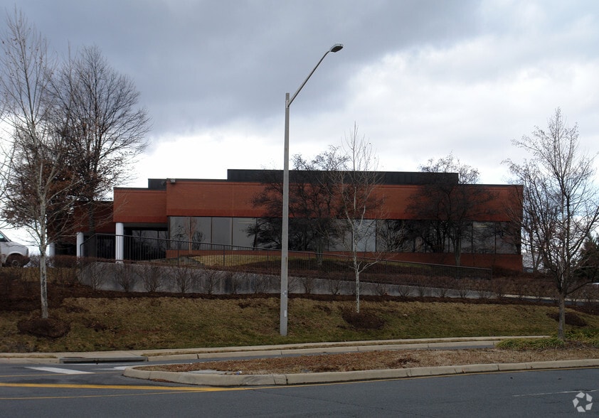 More Photos Of 360 Herndon Pky, Herndon Flex For Lease