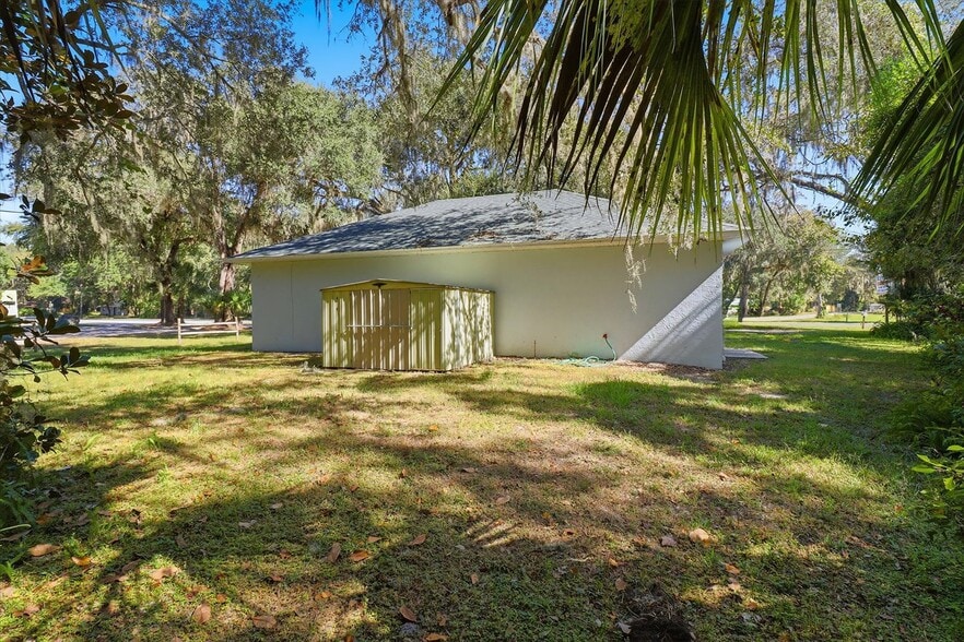 More Photos Of 2339 N Country Road 470, Lake Panasoffkee Office For Sale