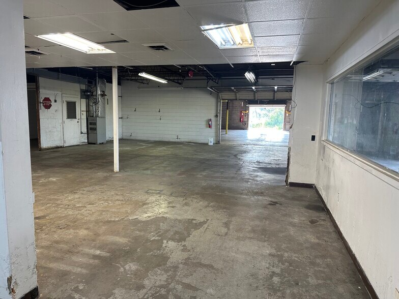 More Photos Of 1480 N Hobbie Ave, Kankakee Warehouse For Lease