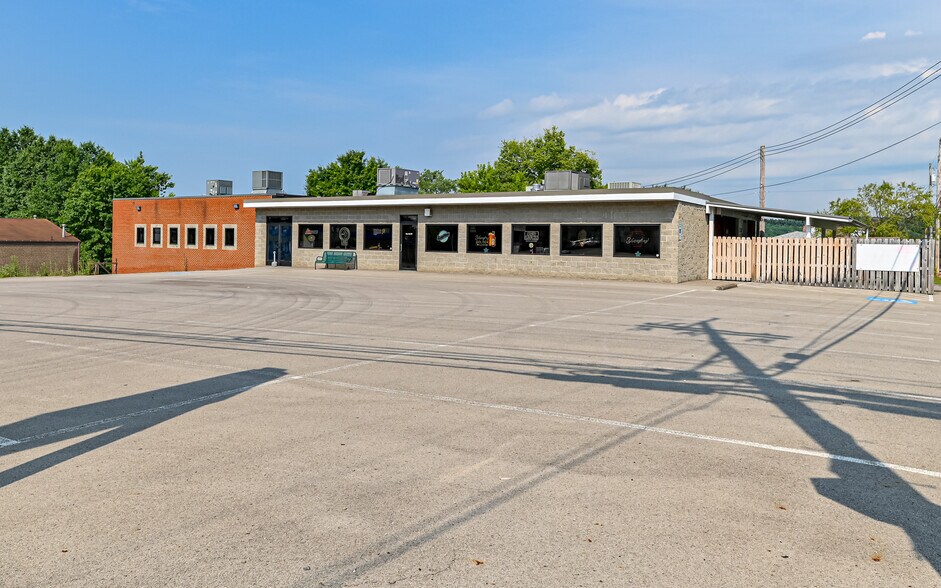 More Photos Of 2615 Freeport Rd, Natrona Heights Bar For Lease