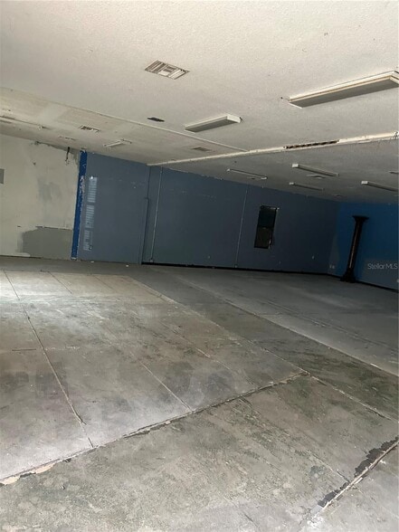 More Photos Of 3619 E County Road 466, Oxford General Retail For Lease