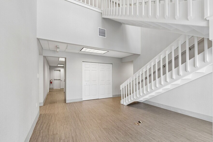 More Photos Of 575 Indian Rocks Rd N, Belleair Bluffs Medical For Lease