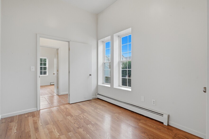 More Photos Of 10 Eastman Ter, Poughkeepsie Apartments For Sale