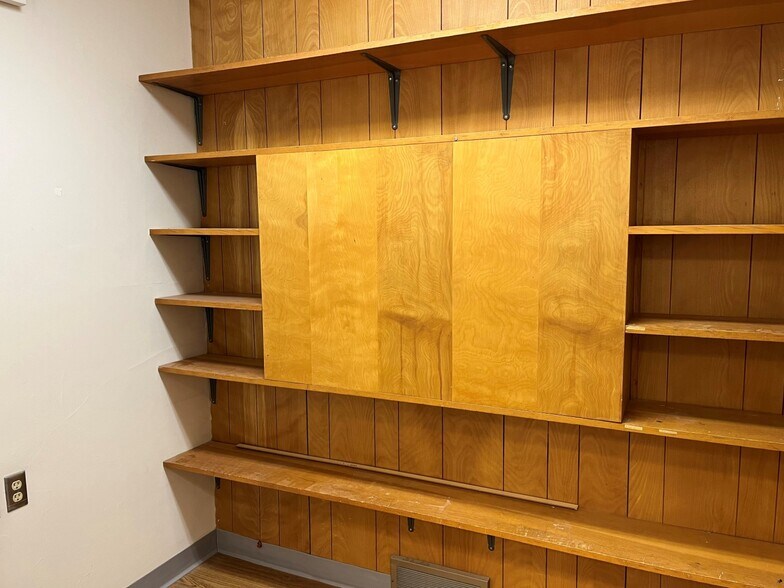 More Photos Of 411 W 5th St, McCook Office For Sale