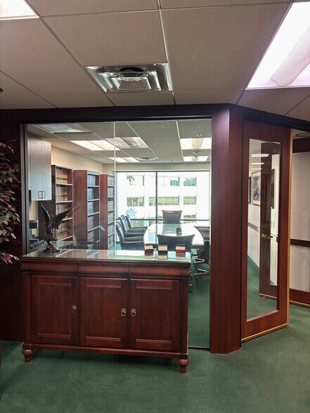 More Photos Of 3033 N Central Ave, Phoenix Office For Sale