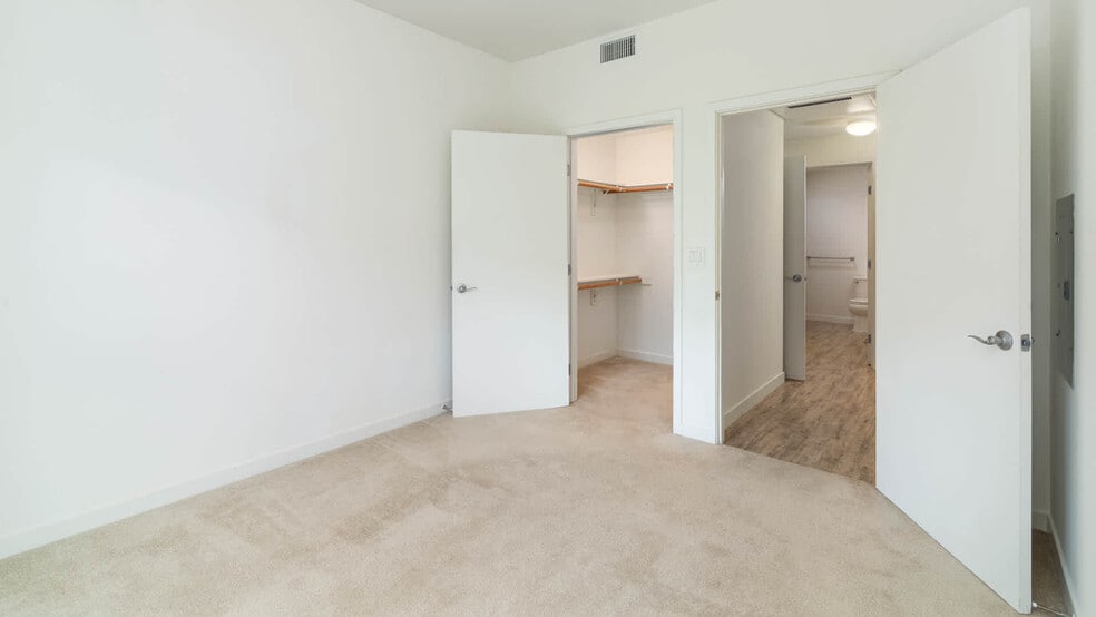 More Photos Of 1333 Powell St, Emeryville Apartments For Lease
