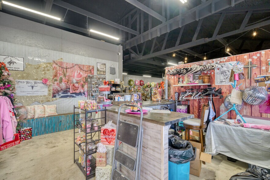 More Photos Of 710 S May St, Madisonville General Retail For Sale