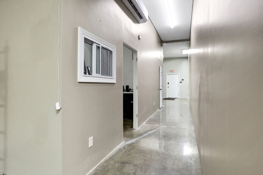 More Photos Of 269 Stone Schoolhouse Rd, Bloomingburg Warehouse For Sale