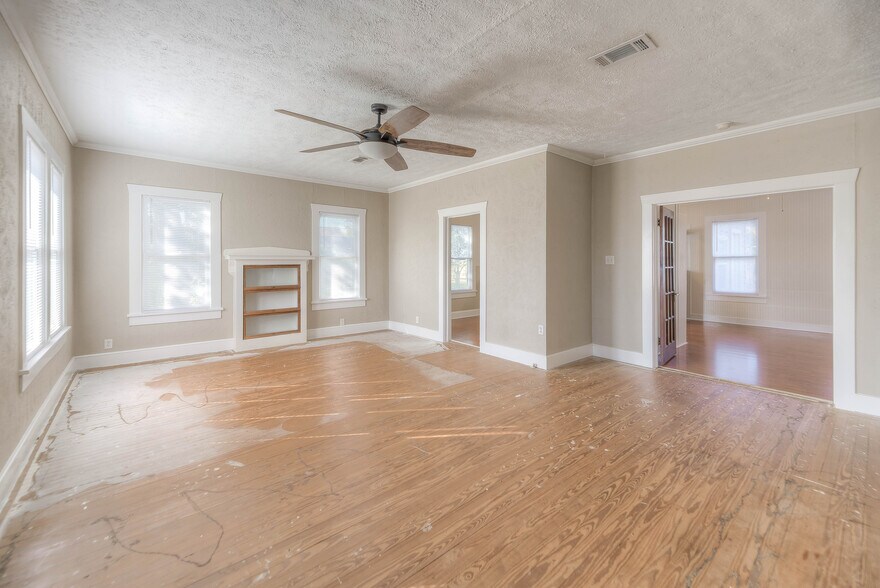 More Photos Of 213 E Feagin St, Livingston Office For Lease