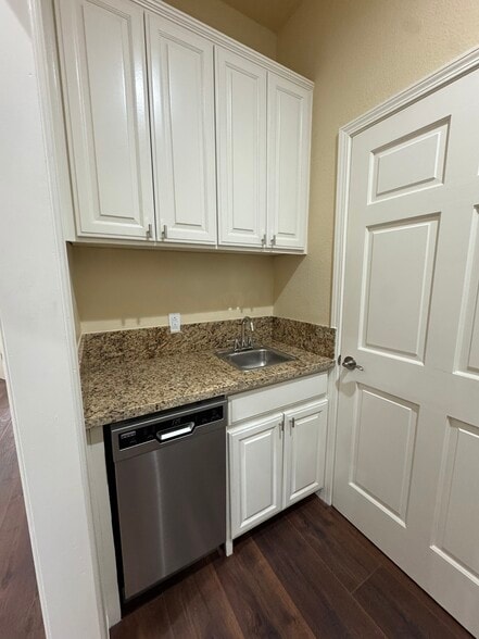 More Photos Of 7400 Shoreline Dr, Stockton Office For Lease