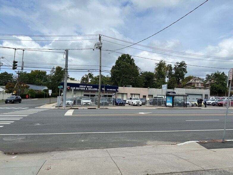 More Photos Of 195 Northern Blvd, Great Neck Auto Dealership For Lease