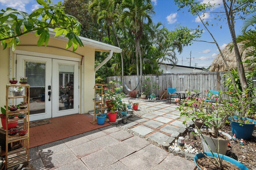 More Photos Of 1715 SW 21st St, Fort Lauderdale Multifamily For Sale