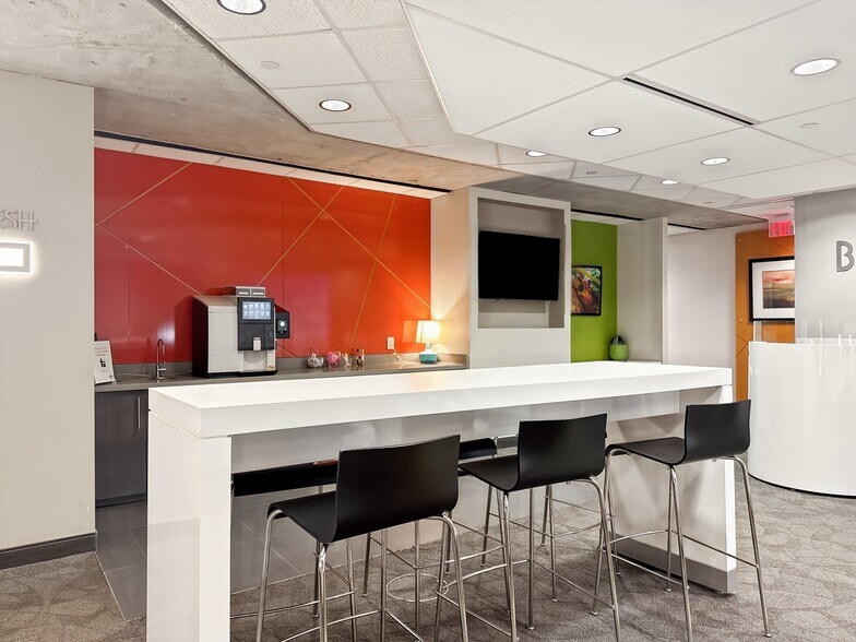 More Photos Of 1500 W Georgia St, Vancouver Office For Lease
