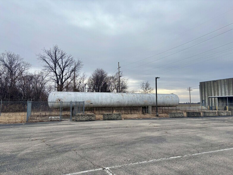 More Photos Of 275 Larcel Dr, Sikeston Flex For Lease