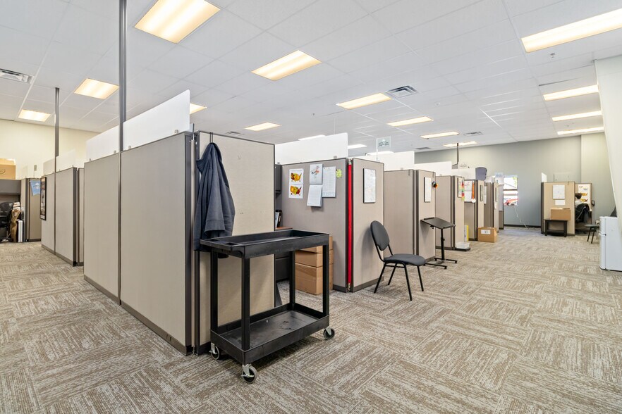 More Photos Of 1345 E State St, Eagle Warehouse For Lease