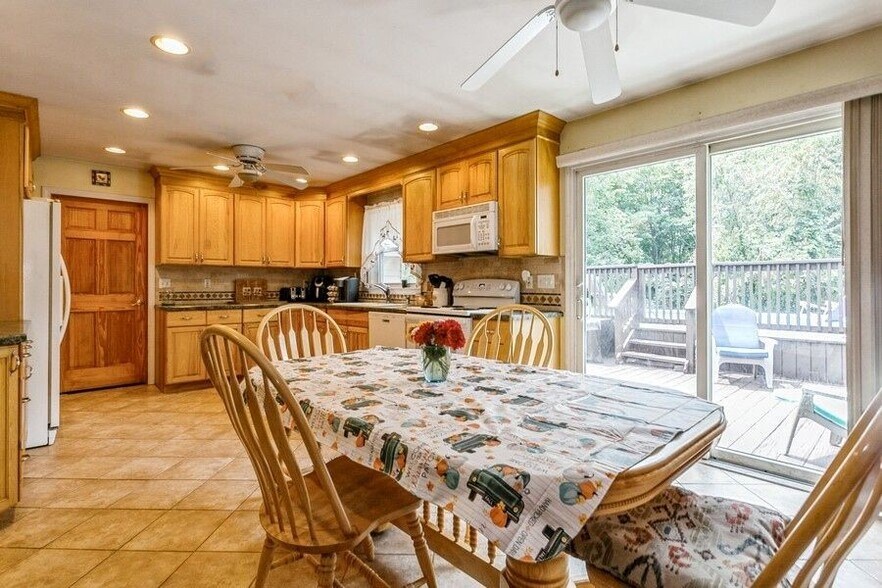 More Photos Of 109-111 N Cross Rd, Lagrangeville Veterinarian Kennel For Sale