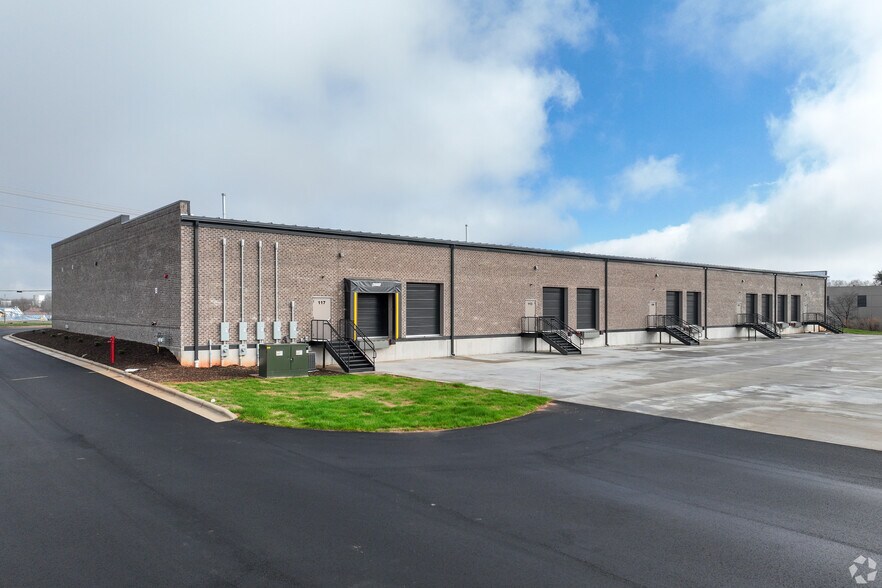 More Photos Of 8229 Tyner Rd, Colfax Flex For Lease
