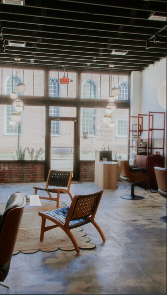 More Photos Of 12-14 8th St, Jacksonville Storefront For Lease