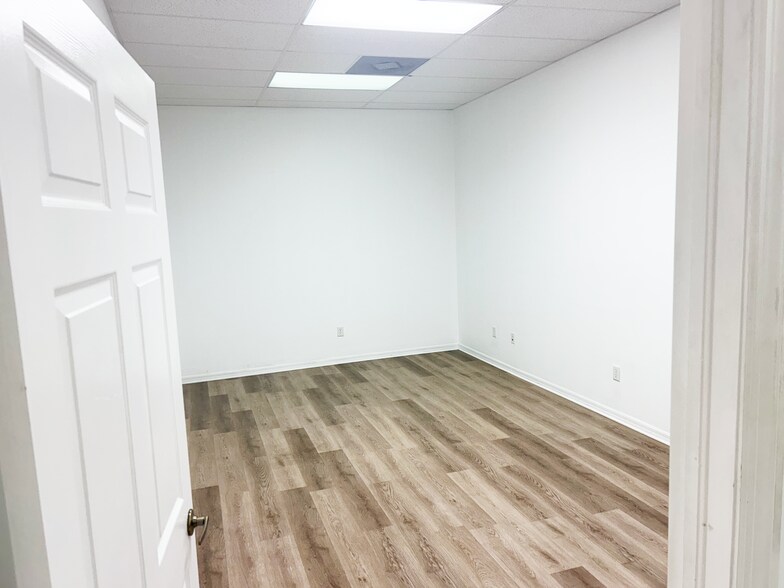 More Photos Of 660 Charlotte St, Punta Gorda Office For Lease