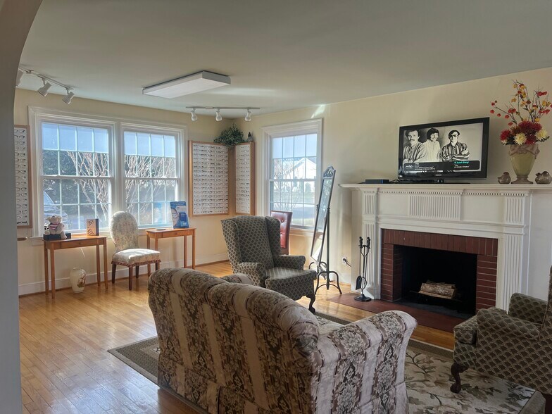 More Photos Of 904 Apperson Dr, Salem Office For Sale