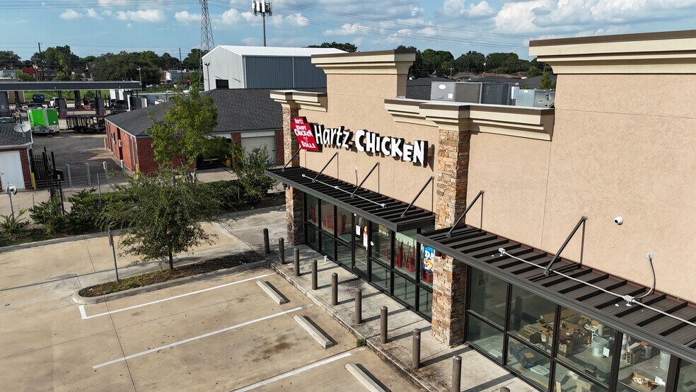 More Photos Of 10619 S Gessner Rd, Houston Freestanding For Lease