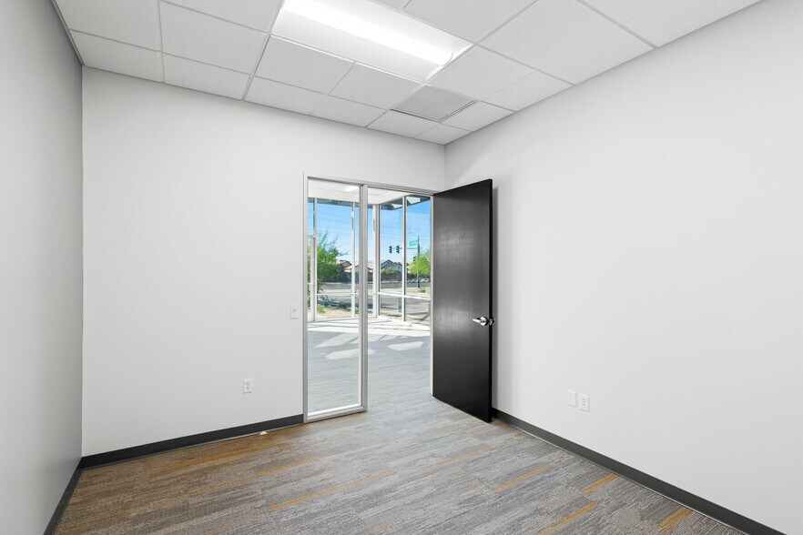 More Photos Of 2908 W Deer Valley Rd, Phoenix Warehouse For Sale