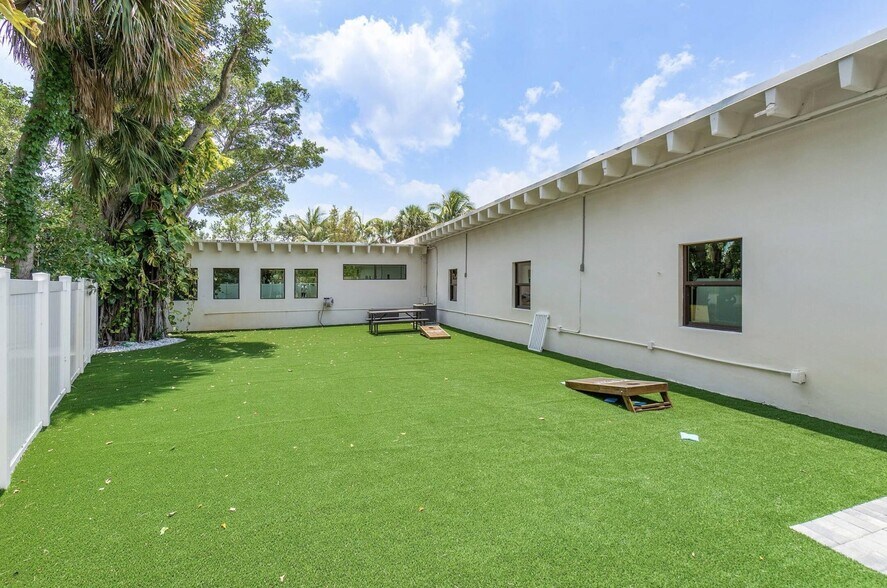 More Photos Of 3351 N Federal Hwy, Delray Beach Office For Lease