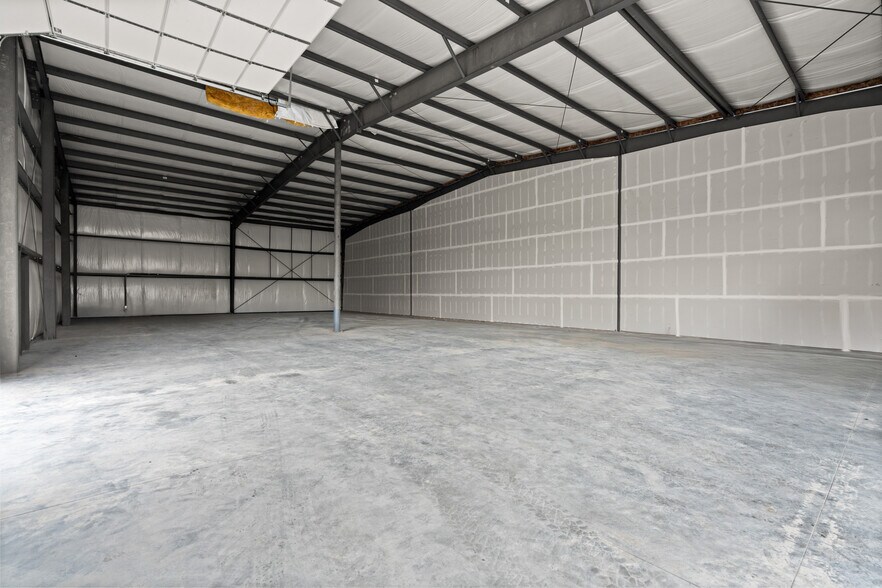 More Photos Of 954 Ort Ln, Merlin Industrial For Lease