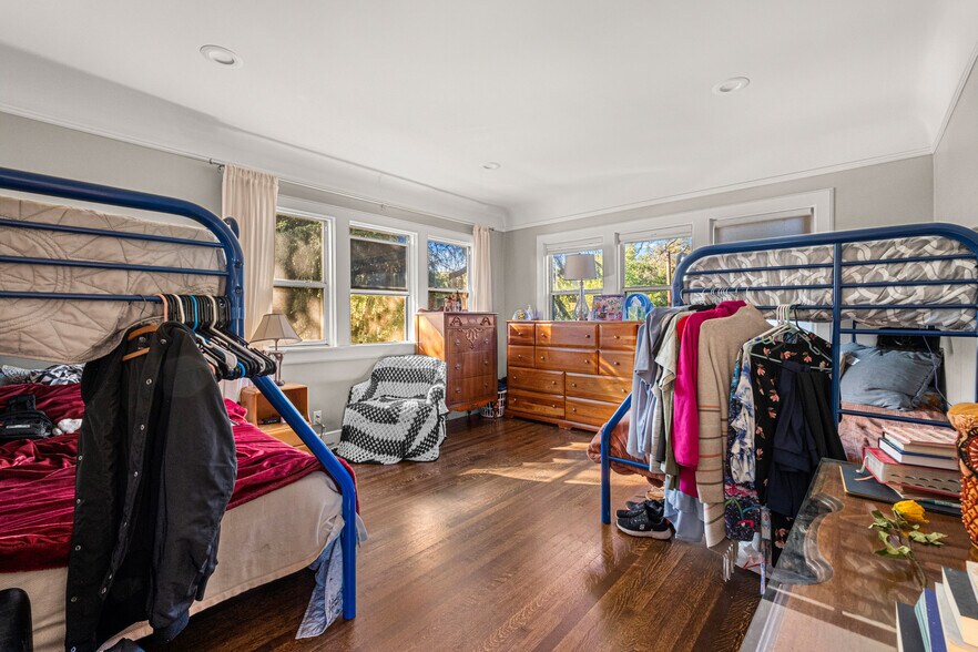More Photos Of 320 Taylor Rd, Newcastle Specialty For Sale