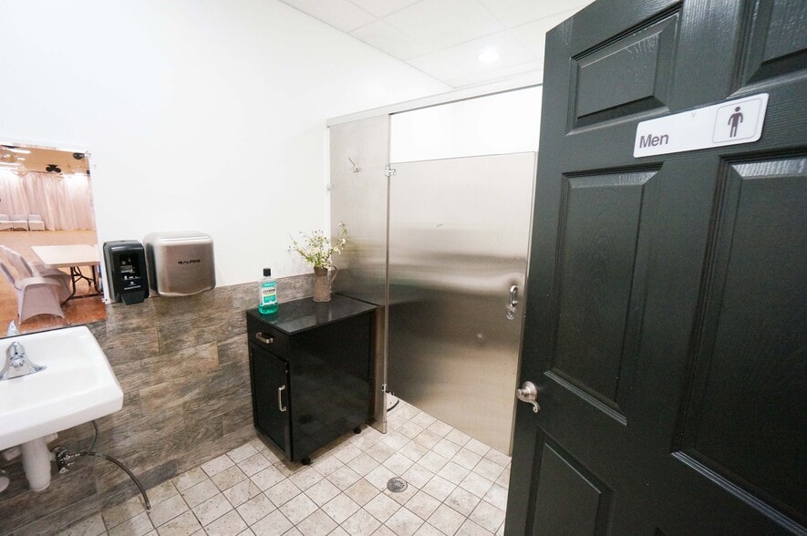 More Photos Of 114-116 Anderson St, Hackensack Freestanding For Lease