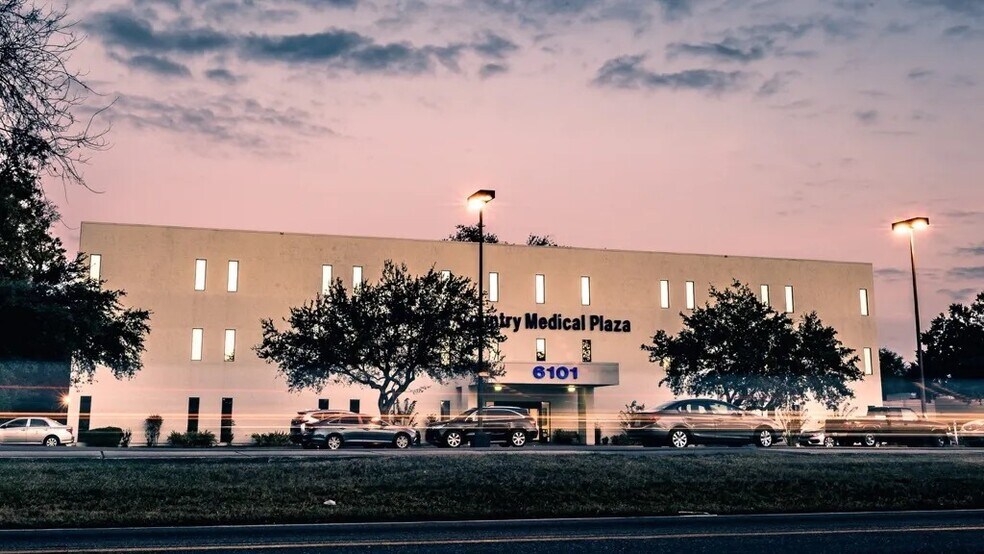 More Photos Of 6101 Webb Rd, Tampa Medical For Lease