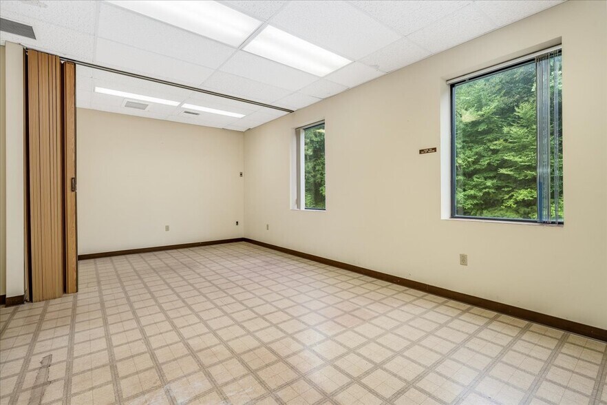 More Photos Of 7 Route 101A, Amherst Medical For Sale